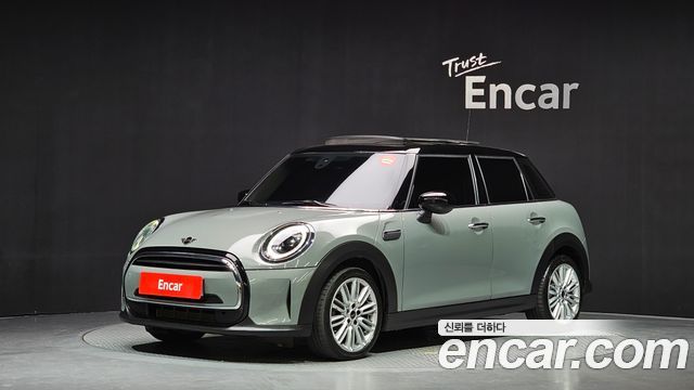 Mini Cooper 5-Door Classic Plus 3rd - фото 0