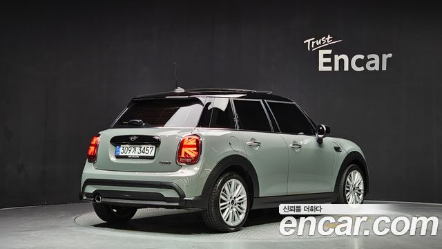 Mini Cooper 5-Door Classic Plus 3rd - фото 1