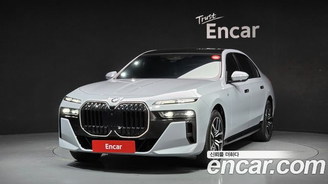BMW 7-Series G70 740i sDrive M Sport - фото 0