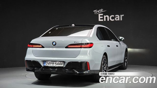BMW 7-Series G70 740i sDrive M Sport - фото 1