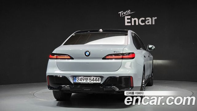 BMW 7-Series G70 740i sDrive M Sport - фото 3