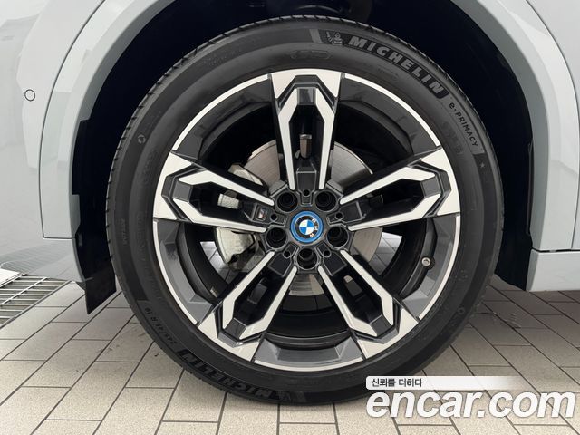 BMW iX2 U10 eDrive 20 M Sport - фото 4