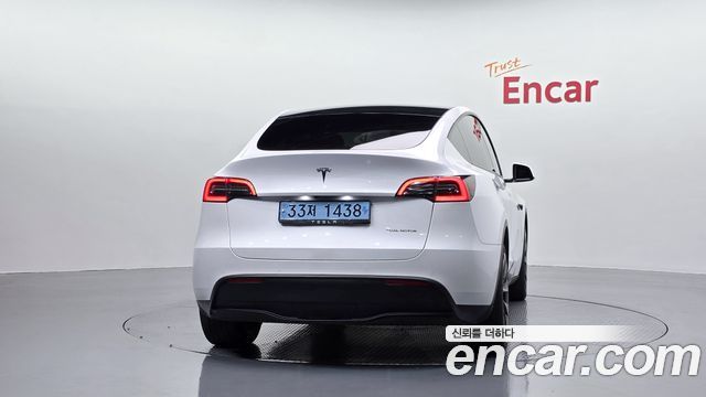 Tesla Model Y Long Range AWD - фото 3