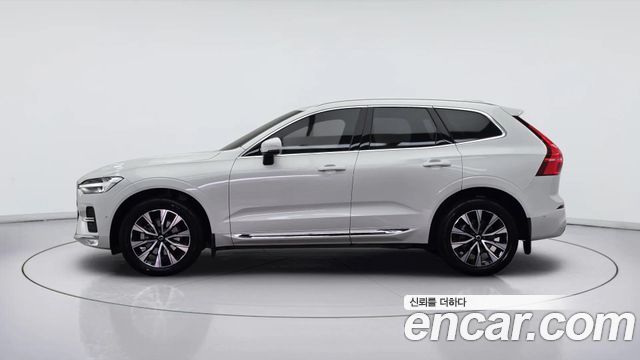 Volvo XC60 2-го поколения B5 Ultimate Bright - фото 3
