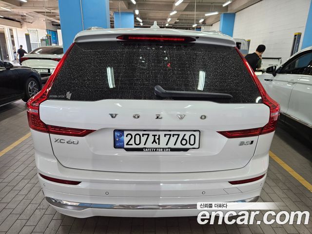 Volvo XC60 2-го поколения B5 Ultimate Bright - фото 4