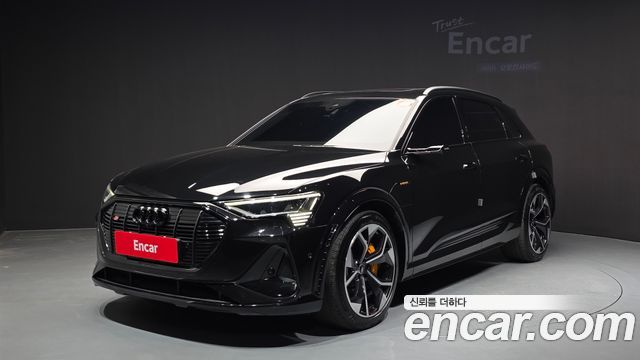Audi e-tron S - фото 0