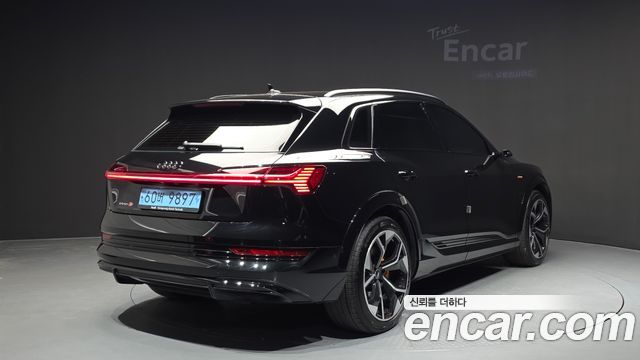 Audi e-tron S - фото 1