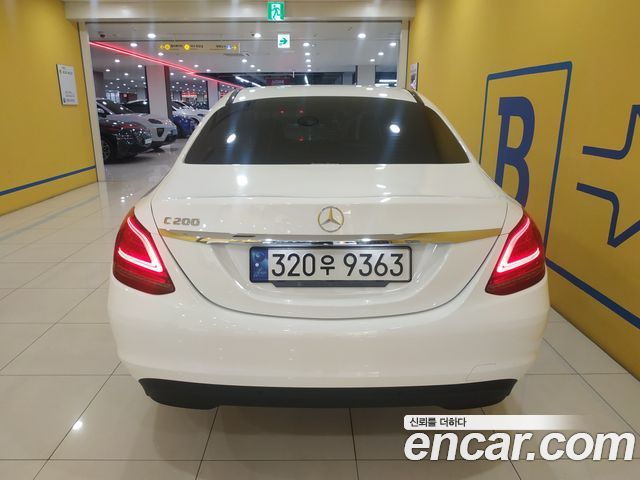 Mercedes-Benz C-Class W205 C200 - фото 3