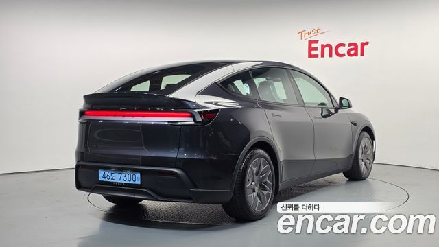 Tesla Model Y L Long Range AWD - фото 1
