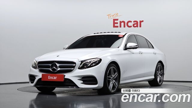 Mercedes-Benz E-Class W213 E300 AMG Line - фото 0