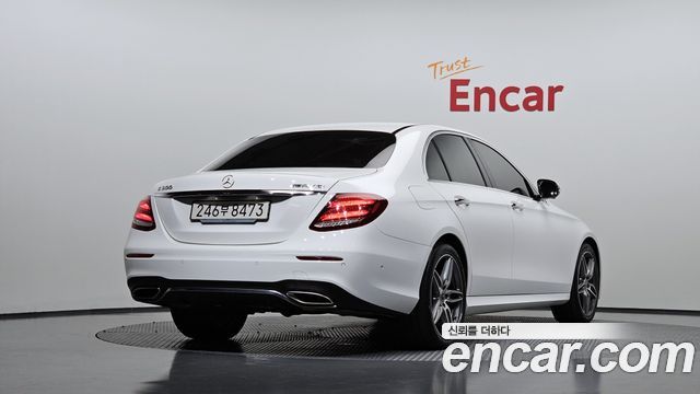 Mercedes-Benz E-Class W213 E300 AMG Line - фото 1
