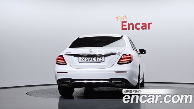Mercedes-Benz E-Class W213 E300 AMG Line - фото 3