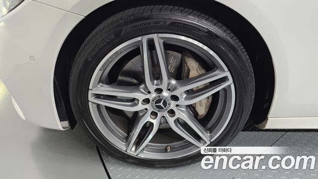 Mercedes-Benz E-Class W213 E300 AMG Line - фото 4