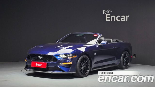 Ford Mustang GT Convertible - фото 0