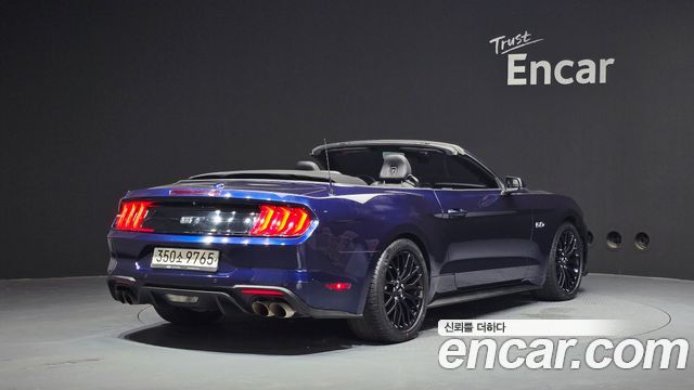 Ford Mustang GT Convertible - фото 1