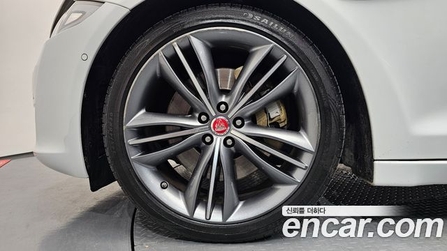 Jaguar XJ 3.0D Premium Luxury LWB X351 - фото 3