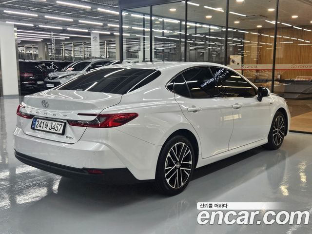 Toyota Camry XV80 2.5 XLE Hybrid - фото 1
