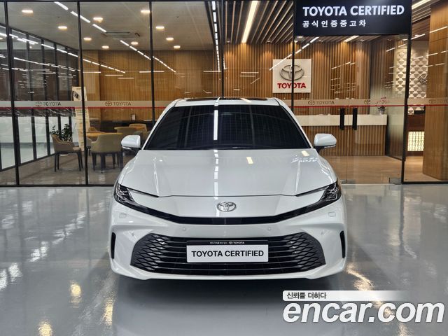 Toyota Camry XV80 2.5 XLE Hybrid - фото 2