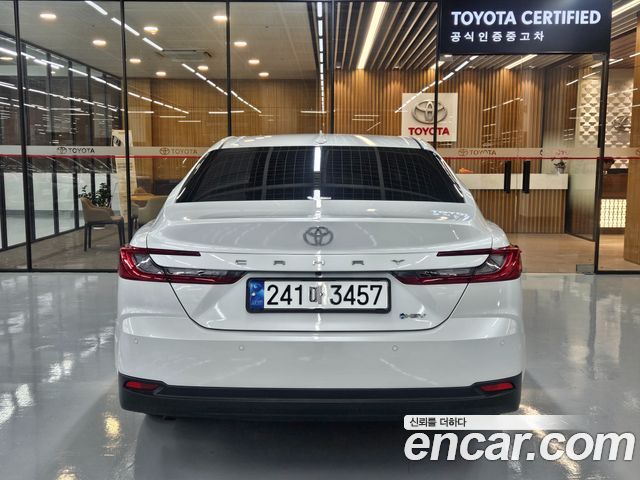 Toyota Camry XV80 2.5 XLE Hybrid - фото 3