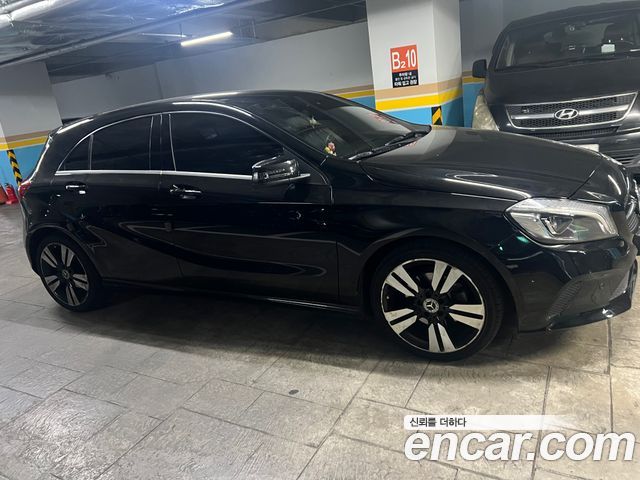 Mercedes-Benz A-Class W176 A200 - фото 1