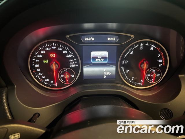 Mercedes-Benz A-Class W176 A200 - фото 2