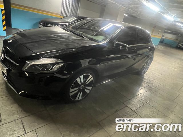 Mercedes-Benz A-Class W176 A200 - фото 3