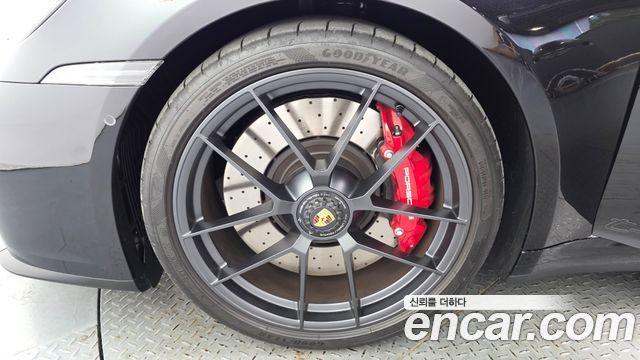 Porsche 911 Carrera 4 GTS Cabriolet - фото 4