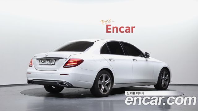 Mercedes-Benz E-Class W213 E220d Avantgarde - фото 1