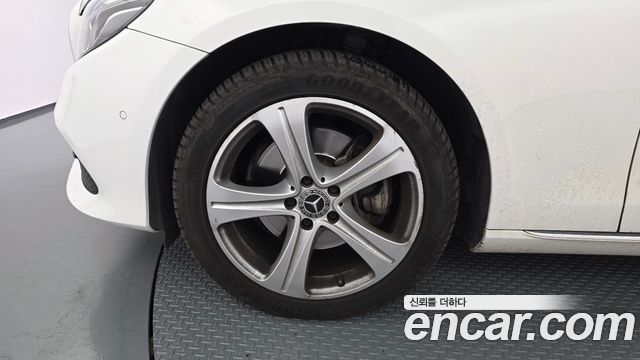 Mercedes-Benz E-Class W213 E220d Avantgarde - фото 4