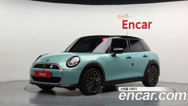 Mini Cooper 4-го поколения 5 Door Favoured - фото 0