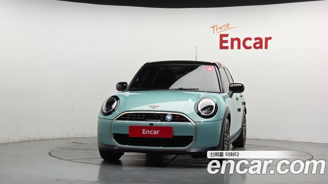 Mini Cooper 4-го поколения 5 Door Favoured - фото 2