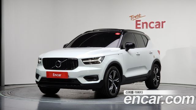 Volvo XC40 T4 R-Design - фото 0
