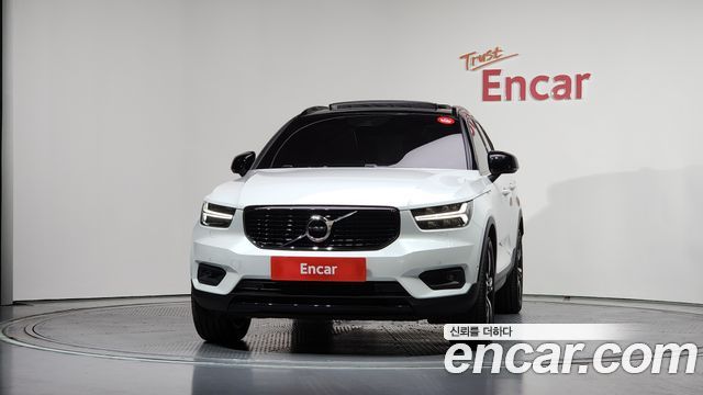 Volvo XC40 T4 R-Design - фото 2