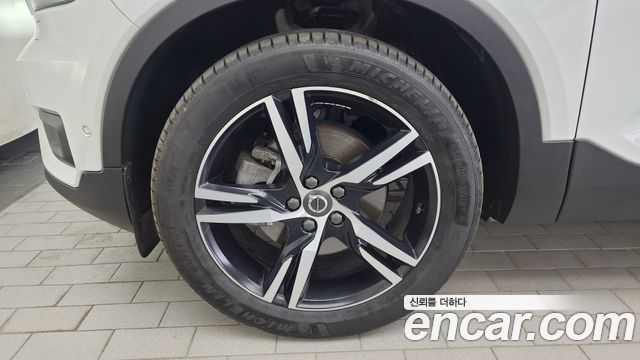 Volvo XC40 T4 R-Design - фото 4