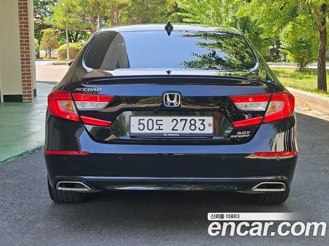 Honda Accord 10-го поколения 2.0 Turbo Sport - фото 3