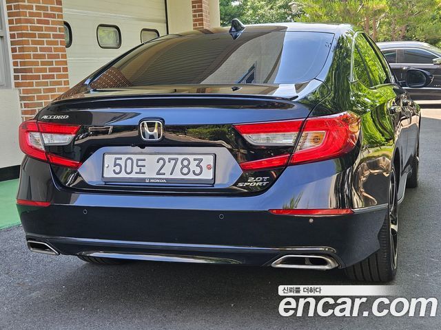 Honda Accord 10-го поколения 2.0 Turbo Sport - фото 4