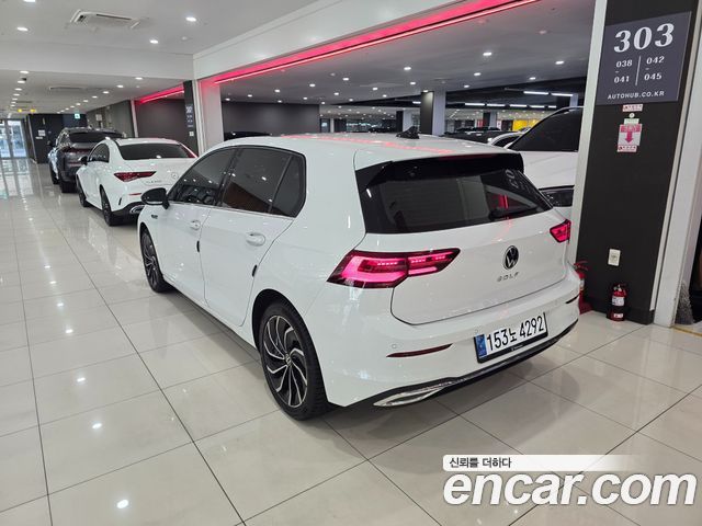 Volkswagen Golf 8-го поколения 2.0 TDI Prestige - фото 1