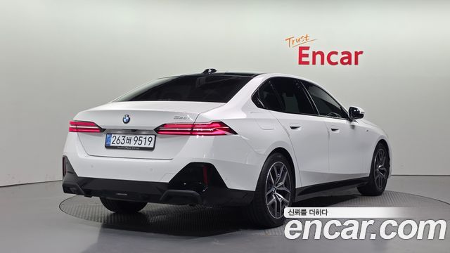 BMW 5-Series G60 520i M Sport - фото 1