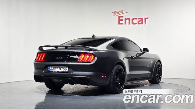 Ford Mustang GT Coupe - фото 1