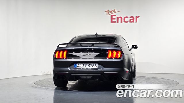 Ford Mustang GT Coupe - фото 3