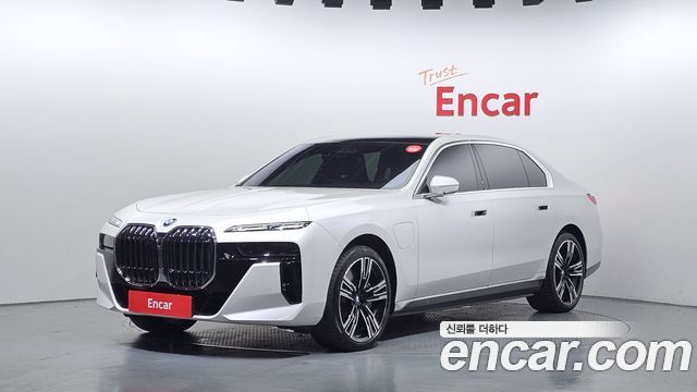 BMW 7-Series G70 750e xDrive M Sport - фото 0