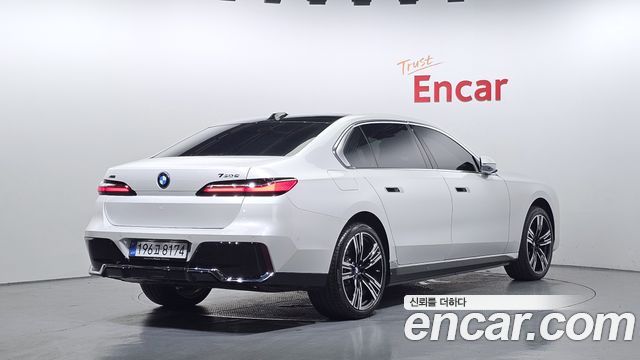 BMW 7-Series G70 750e xDrive M Sport - фото 1