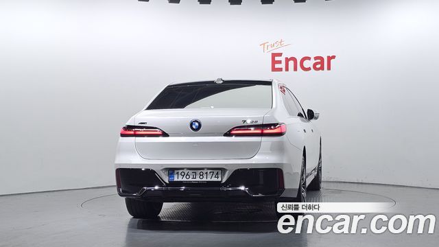 BMW 7-Series G70 750e xDrive M Sport - фото 3