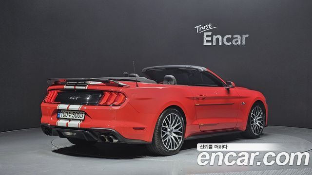 Ford Mustang GT Convertible - фото 1