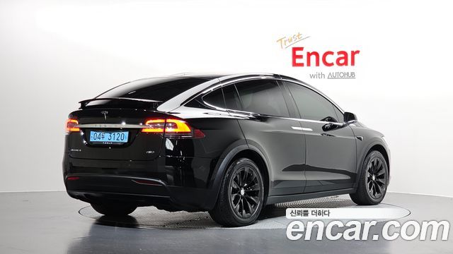 Tesla Model X 75D - фото 1