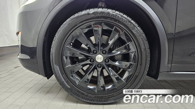 Tesla Model X 75D - фото 4