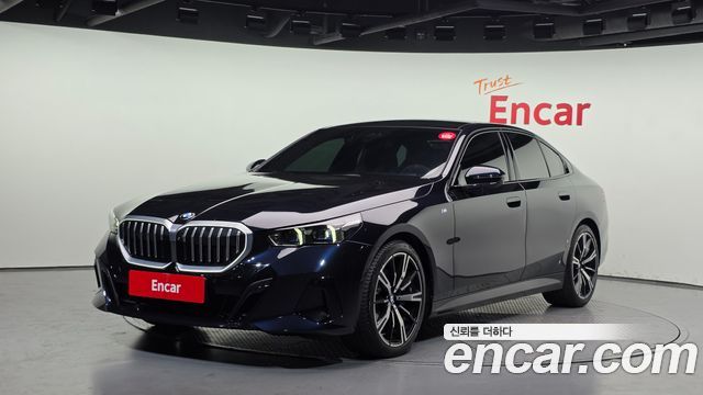 BMW 5-Series G60 530i xDrive M Sport - фото 0