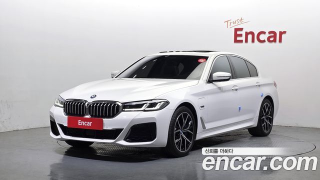 BMW 5-Series G30 530e M Sport - фото 0