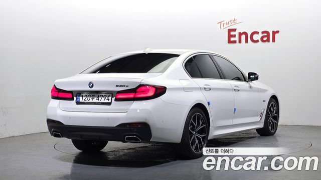 BMW 5-Series G30 530e M Sport - фото 1