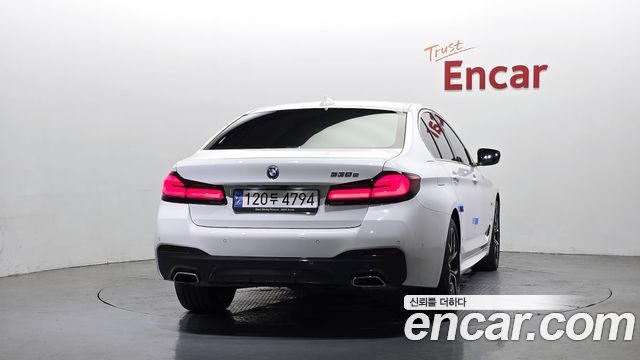 BMW 5-Series G30 530e M Sport - фото 3